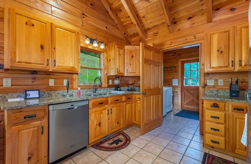 Old Fort Cabin | Dancing Bears Cabin | Breathtaking Sunrise Mountain Views!