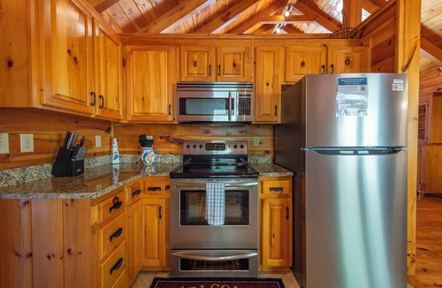 Old Fort Cabin | Dancing Bears Cabin | Breathtaking Sunrise Mountain Views!