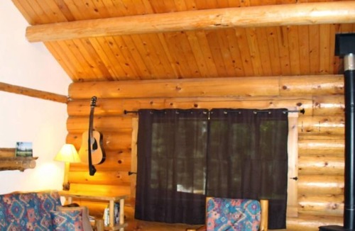 Winthrop House | Dancing Wolf Cabin: Two Bedroom