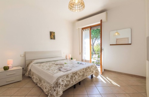 Ronchi Apartment | Daniela 4 100m From Sea, Marina di Massa, Italy