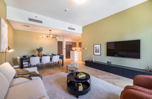 Downtown Dubai Apartment | Daniels Luxe 3BR Downtown with Skyline View