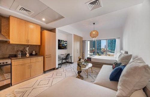 Jumeirah Lake Towers Apartment | Daniels Studio with Lake View in JLT