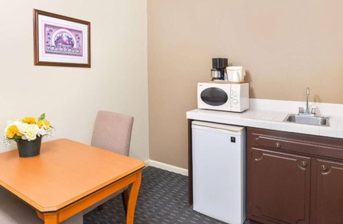 Solvang Hotel | Danish Experience! 4 Spacious Units, Outdoor Pool & Parking, See Succulent Cafe!