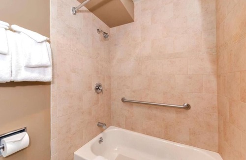 Solvang Hotel | Danish Experience! 4 Spacious Units, Outdoor Pool & Parking, See Succulent Cafe!
