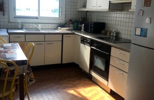 Rueil-Malmaison Apartment | Dans la Verdure, au Calme Près de Paris