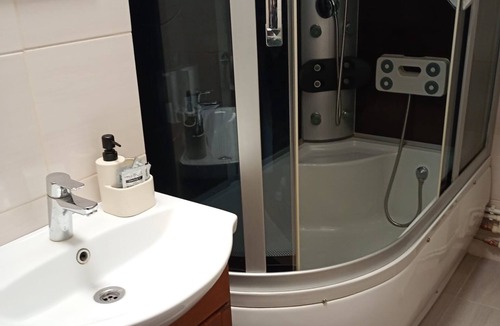 Tulcea Apartment | Danubius view studio in welcoming Tulcea with AC, WiFi