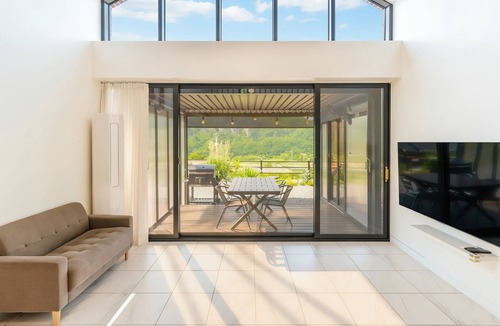 Danyang House | Danyang Dandelion Pool Villa