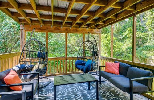 Daphne House | Daphne Home w/Deck: Close to Beaches & Parks!