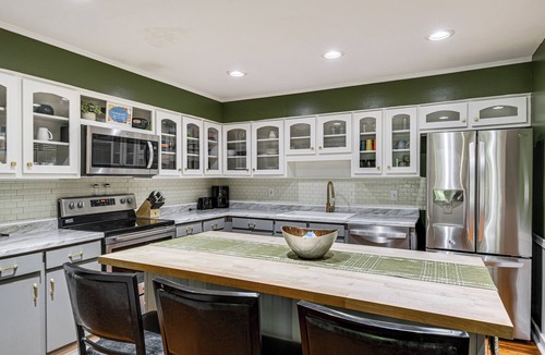 Daphne House | Daphne Home w/Deck: Close to Beaches & Parks!