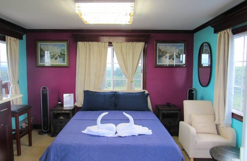 La Democracia Cabin | Daphne's Lagoon Lodge