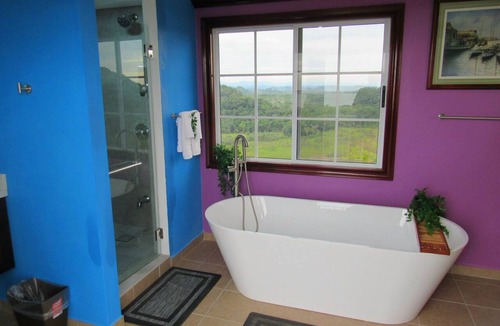 La Democracia Cabin | Daphne's Lagoon Lodge