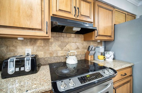 Southside House | ~Dapper Duck Sleeps 12 Heated Pool & Billiards~