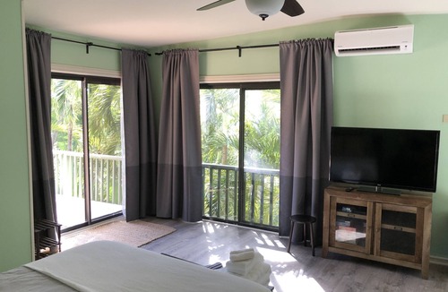 Estate Frenchman Bay Apartment | Darling Palms Tree House: Beachside Studio Oasis