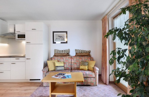 San Martino in Passiria Apartment | Das Bergland – Apartment Meran with Covered Panoramic Terrace and Mountain View