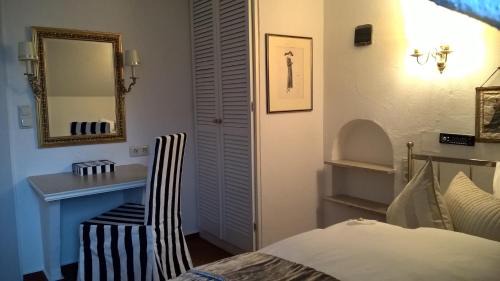 Iphofen Hotel | DAS KLEINE HOTEL IPHOFEN, klimatisierte Zimmer- 55" TV, TV mirroring, kleines Secret mit Garten & Terrassen, nahe aller VDP Weingüter, Hunde willkommen, fine dining, nahe KNAUF GIPS KG und KNAUF IT ConneKT