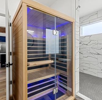 Rogers House | Date Night Cabin - Romantic Sauna Views Hot Tub