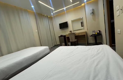 Al Haram Bed & Breakfast | Daughter of the Desert Crown