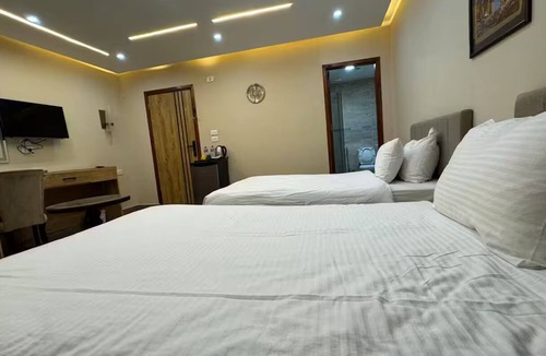 Al Haram Bed & Breakfast | Daughter of the Desert Crown