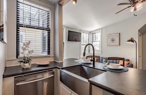 Mobile Apartment | Dauphin District Darling #4 Downtown, Dining