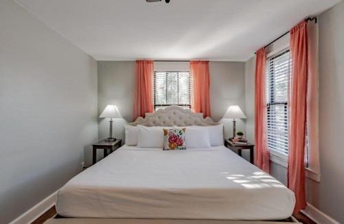 Mobile Apartment | Dauphin District Darling #4 Downtown, Dining