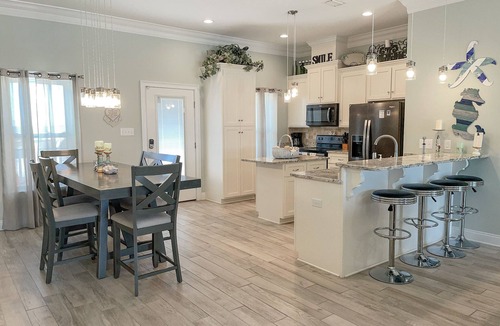 Dauphin Island House | Dauphin Tale - Family Friendly Gulf View Home only Steps to Gulf of Mexico