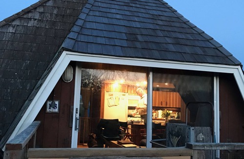 Bayberry Dunes House | Davis Park FI Handkerchief House AC Sleeps 12 Large Hot Tub, Large deck with Hot tub Pet friendly l