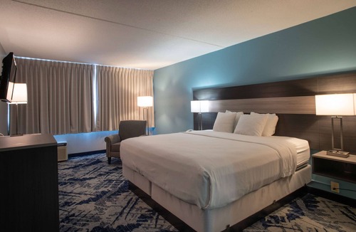 East Brunswick Hotel | Days Hotel & Conference Center by Wyndham East Brunswick