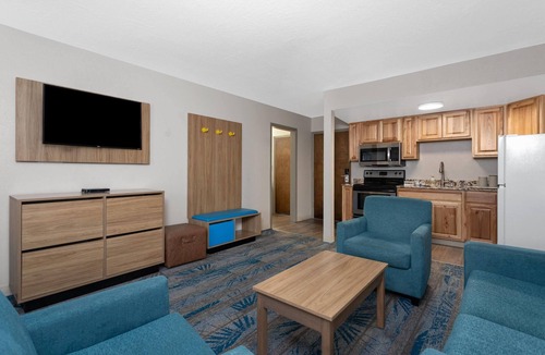 Heart of Missoula Hotel | Days Inn and Suites by Wyndham Downtown Missoula-University