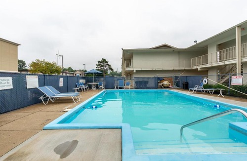 New Philadelphia Hotel | Days Inn by Wyndham New Philadelphia