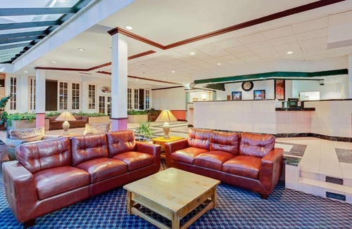 Bay City Hotel | Days Inn by Wyndham Bay City
