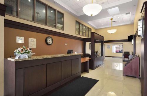 Brampton Hotel | Days Inn by Wyndham Brampton