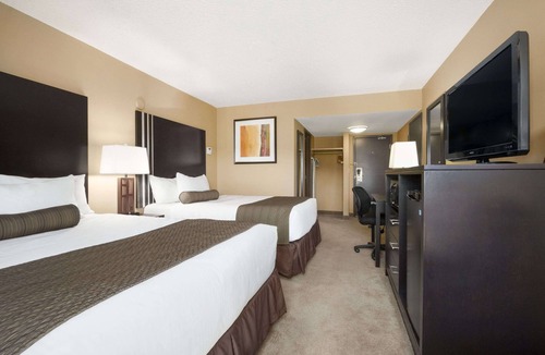 Montgomery Hotel | Days Inn by Wyndham Calgary Northwest