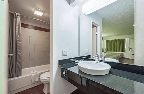 Roselawn Finance Hotel | Days Inn by Wyndham Cincinnati I-71