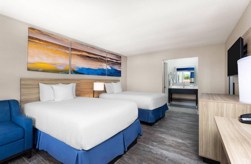 San Carlos Park Hotel | Days Inn by Wyndham Fort Myers Springs Resort