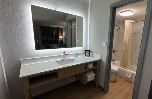 Gainesville Hotel | Days Inn by Wyndham Gainesville Hospital/University Area