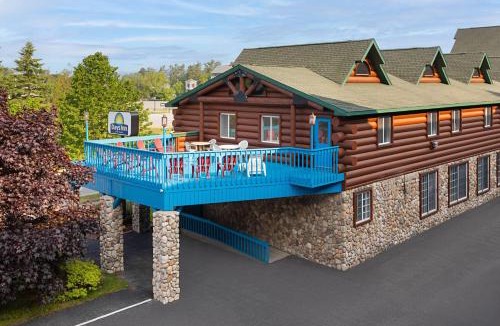 Mackinaw City Hotel | Days Inn by Wyndham Mackinaw City - Bridgeview Area