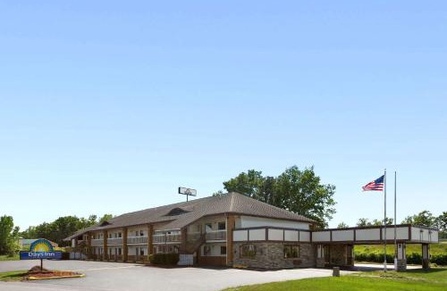 West Glens Falls Hotel | Days Inn by Wyndham Queensbury/Lake George