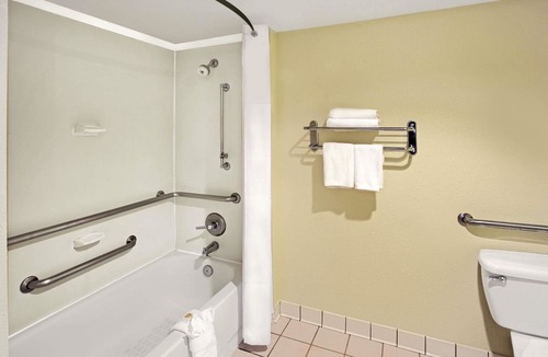 Downtown Hotel | Days Inn by Wyndham Silver Spring