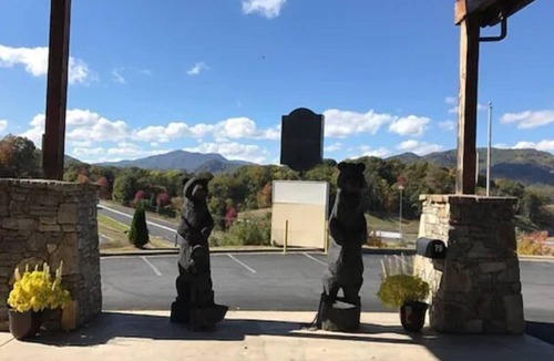 Waynesville Hotel | Days Inn by Wyndham Waynesville NC