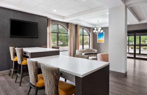 Murfreesboro Hotel | Days Inn & Suites by Wyndham Murfreesboro I-24 East