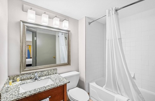 Cedar Rapids Hotel | Days Inn & Suites by Wyndham Cedar Rapids