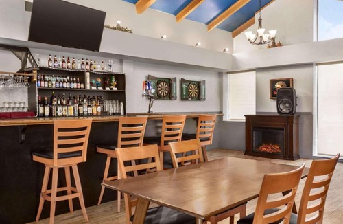 Moncton Hotel | Days Inn & Suites by Wyndham Moncton
