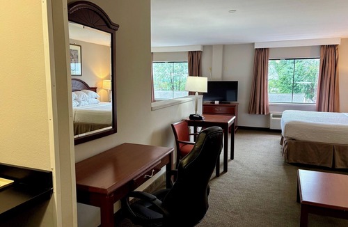Laurel Hotel | Days Inn & Suites by Wyndham Laurel Near Fort Meade