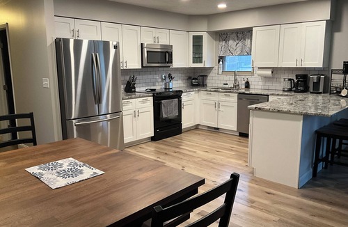 Kettering House | Dayton Kettering 3 bedroom 2 bath ranch garage fireplace outdoor firepit