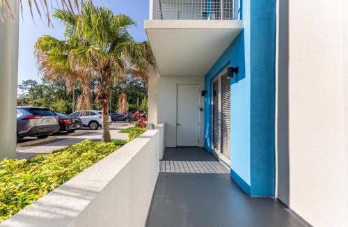 Daytona Beach Apartment | Daytona 2BR | Pool + Free Parking, Pets