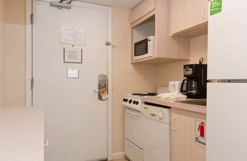 Daytona Beach Shores Villa | Daytona Beach | Couples Ocean Coast Retreat | Pool + Beach
