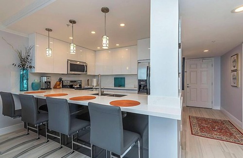 Park Shore Condo | Dazzling 9th floor views of the Gulf! CL0903
