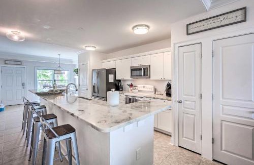 Mexico Beach House | Dazzling Mexico Beach Condo - Walk to the Beach!