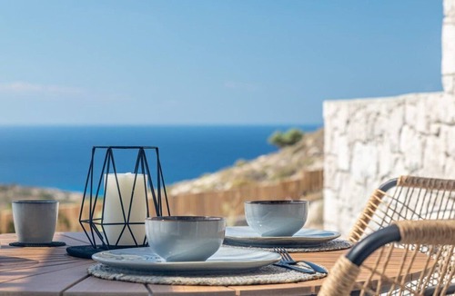 Milos Villa | Dazzling Milos Suite | Elysian Suite | Panoramic Views of Sea and Milos