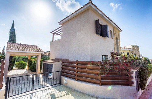 Kouklia Villa | Dazzling Private villa with a mature garden and a Pool